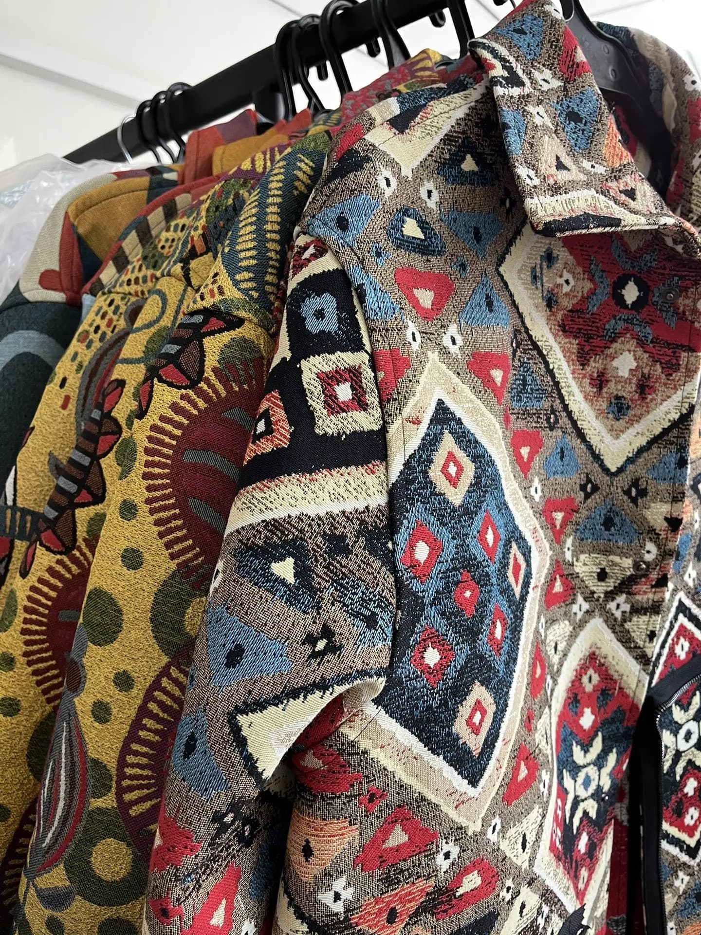 Жаккардовые куртки с орнаментом